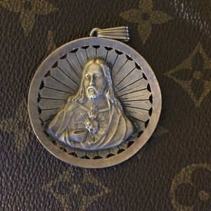 ANTIQUE LARGE 18K W/GOLD CHRIST MEDALLION 9.8g.